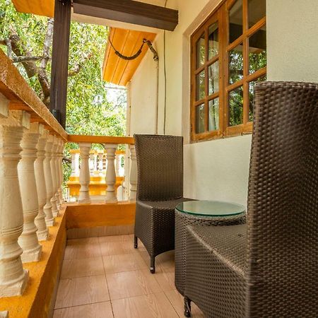 Coco Goa Hotel Arpora Bagian luar foto
