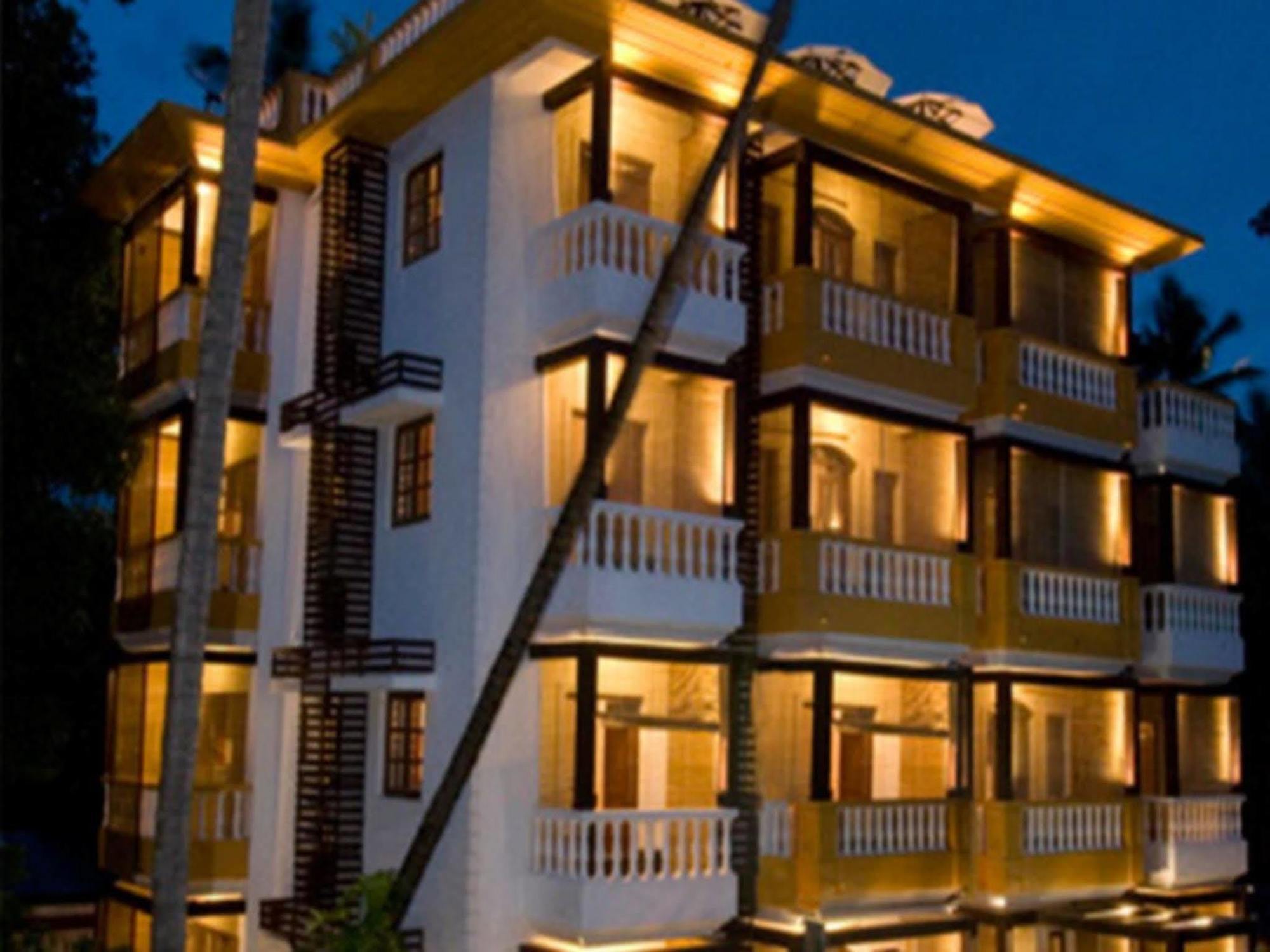Coco Goa Hotel Arpora Bagian luar foto