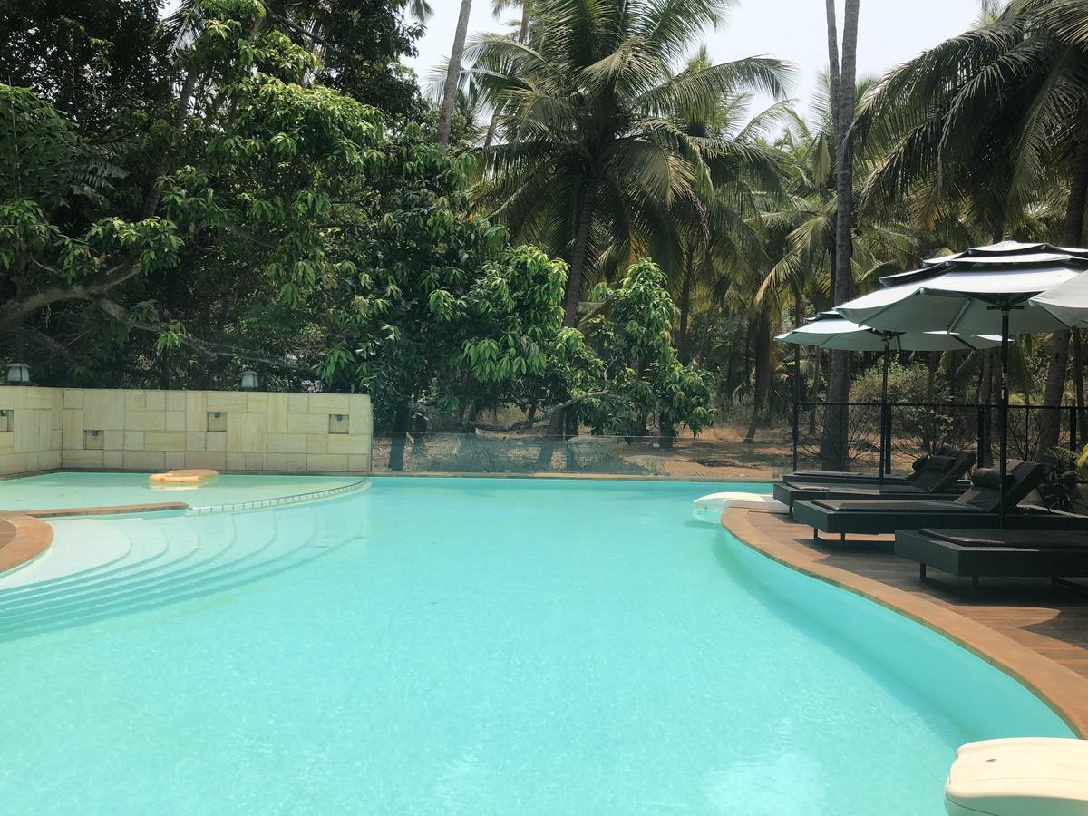 Coco Goa Hotel Arpora Bagian luar foto