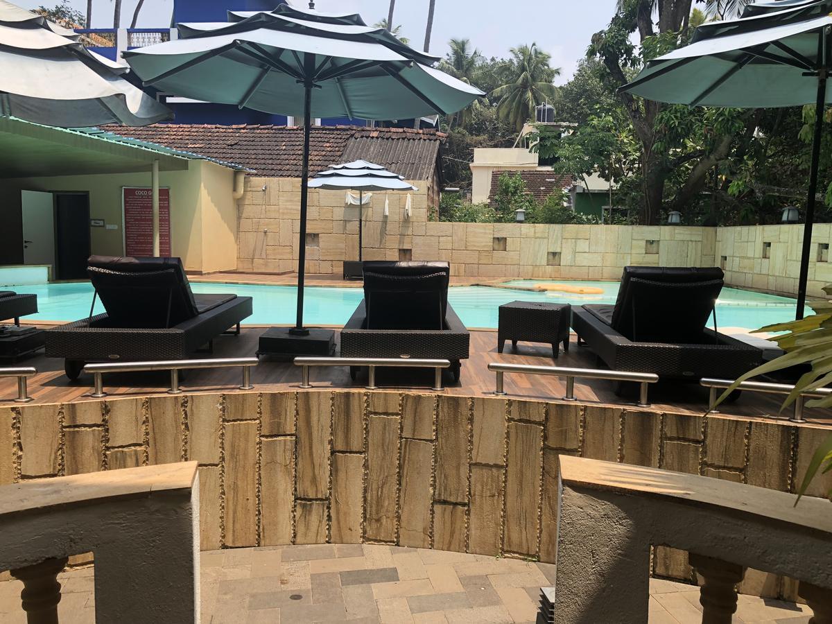 Coco Goa Hotel Arpora Bagian luar foto