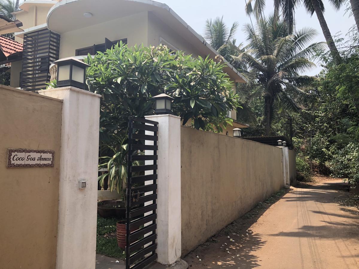 Coco Goa Hotel Arpora Bagian luar foto