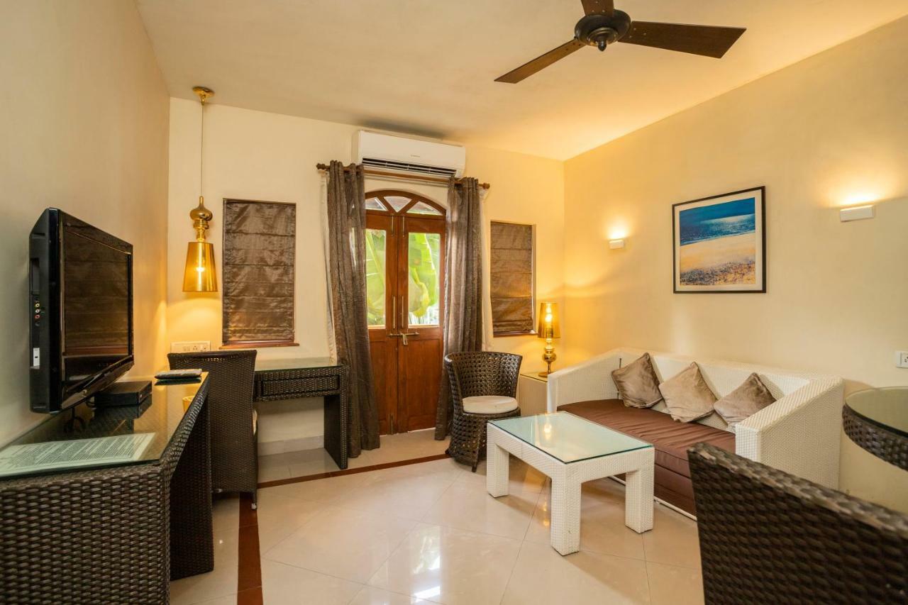 Coco Goa Hotel Arpora Bagian luar foto