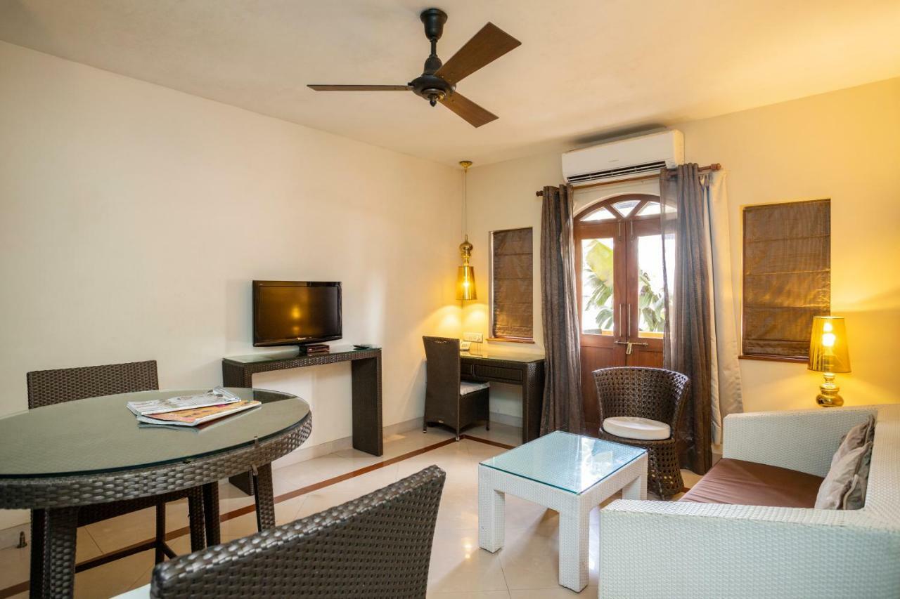 Coco Goa Hotel Arpora Bagian luar foto