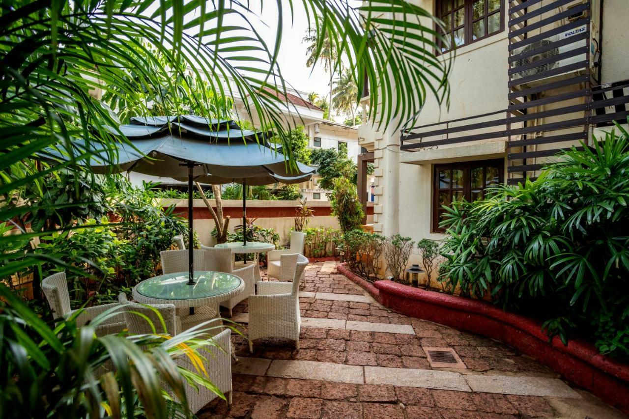 Coco Goa Hotel Arpora Bagian luar foto