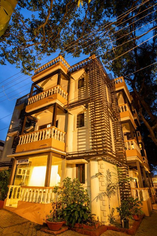 Coco Goa Hotel Arpora Bagian luar foto