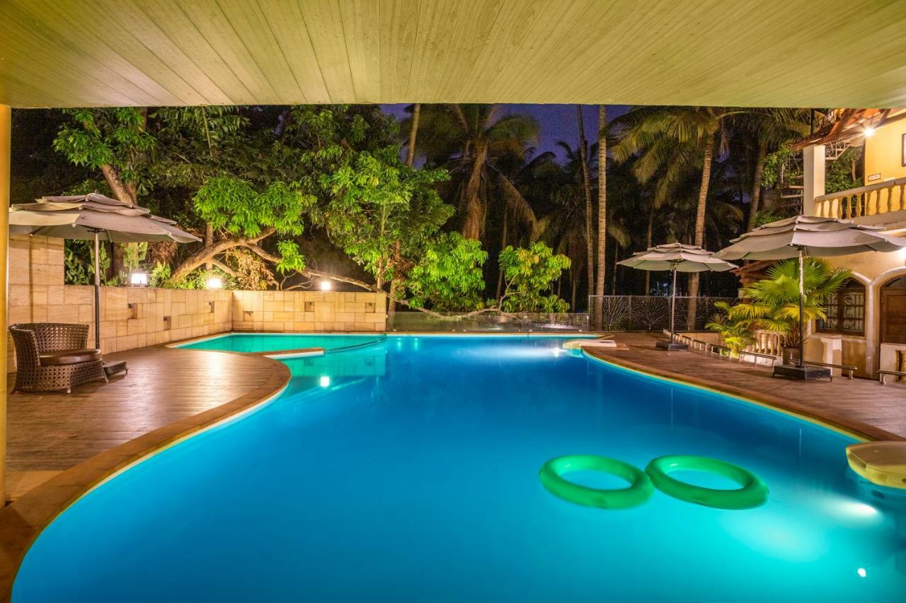 Coco Goa Hotel Arpora Bagian luar foto